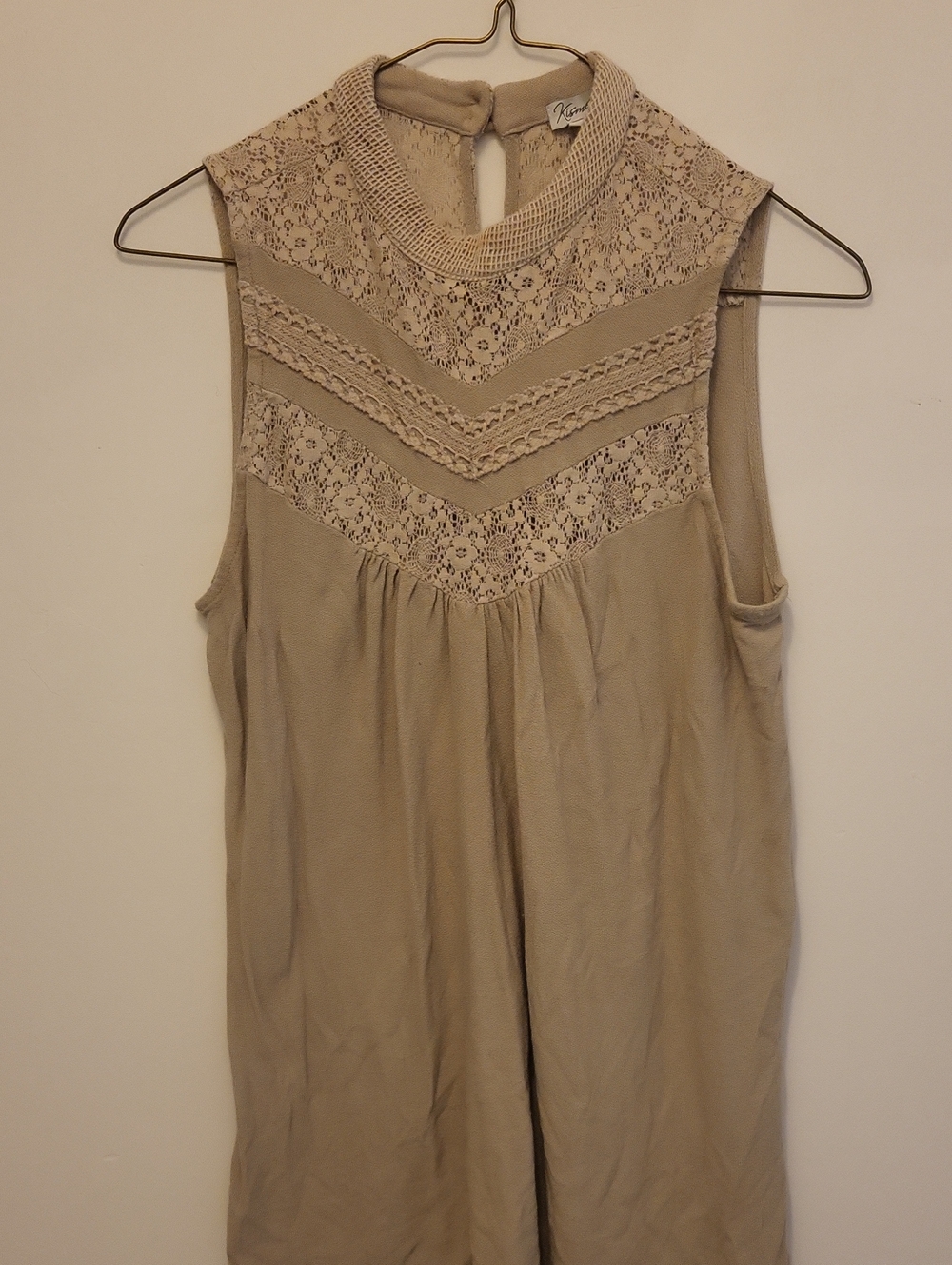 Kensie Sleeveless Lace Yoke Camisole in Taupe